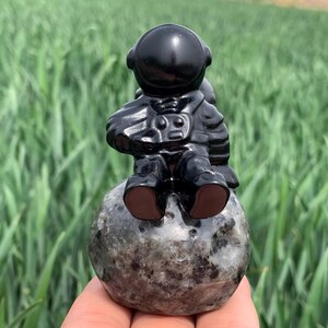 3.3''+ Natural Obsidian quartz,quartz crystal,hand carved,Crystal Astronaut,Astronaut skull,Home Decoration Crystal Gifts 1pc