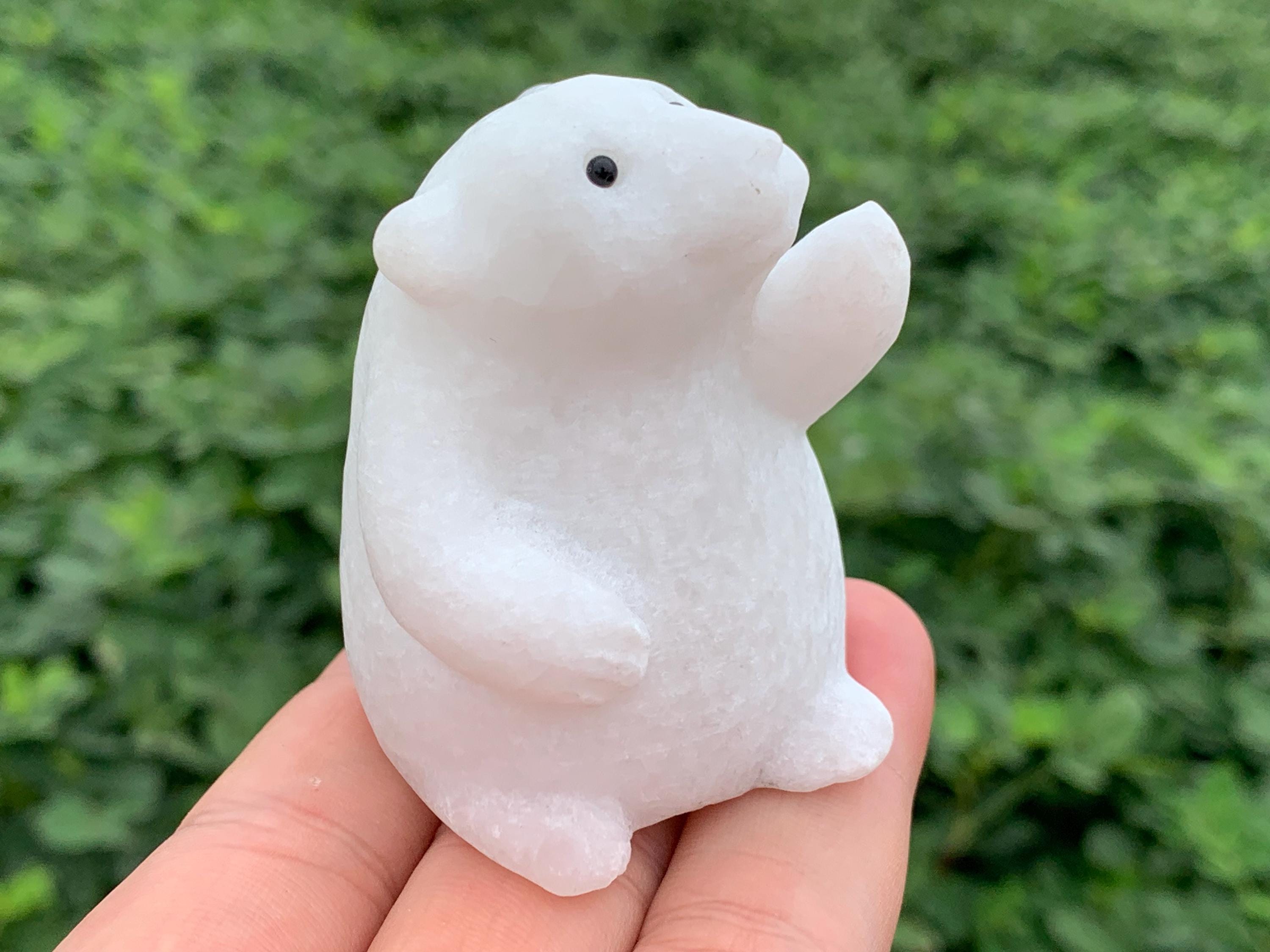手彫りの白翡翠水晶のシロクマの置物 - Etsy 日本