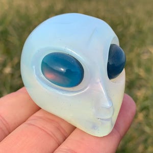 2.3&#39;&#39;+ Opalite quartz crystal Alien skull crystal gifts 1pc