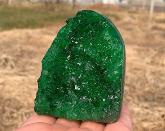 美しい緑色のジオード水晶クラスター、水晶、鉱物晶洞標本、水晶