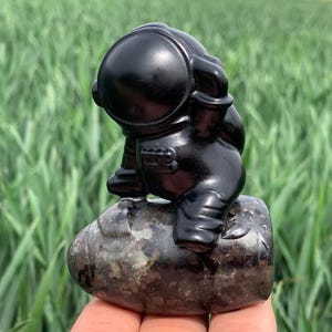 3.3''+ Natural Obsidian quartz,quartz crystal,hand carved,Crystal Astronaut,Astronaut skull,Crystal Gifts 1pc