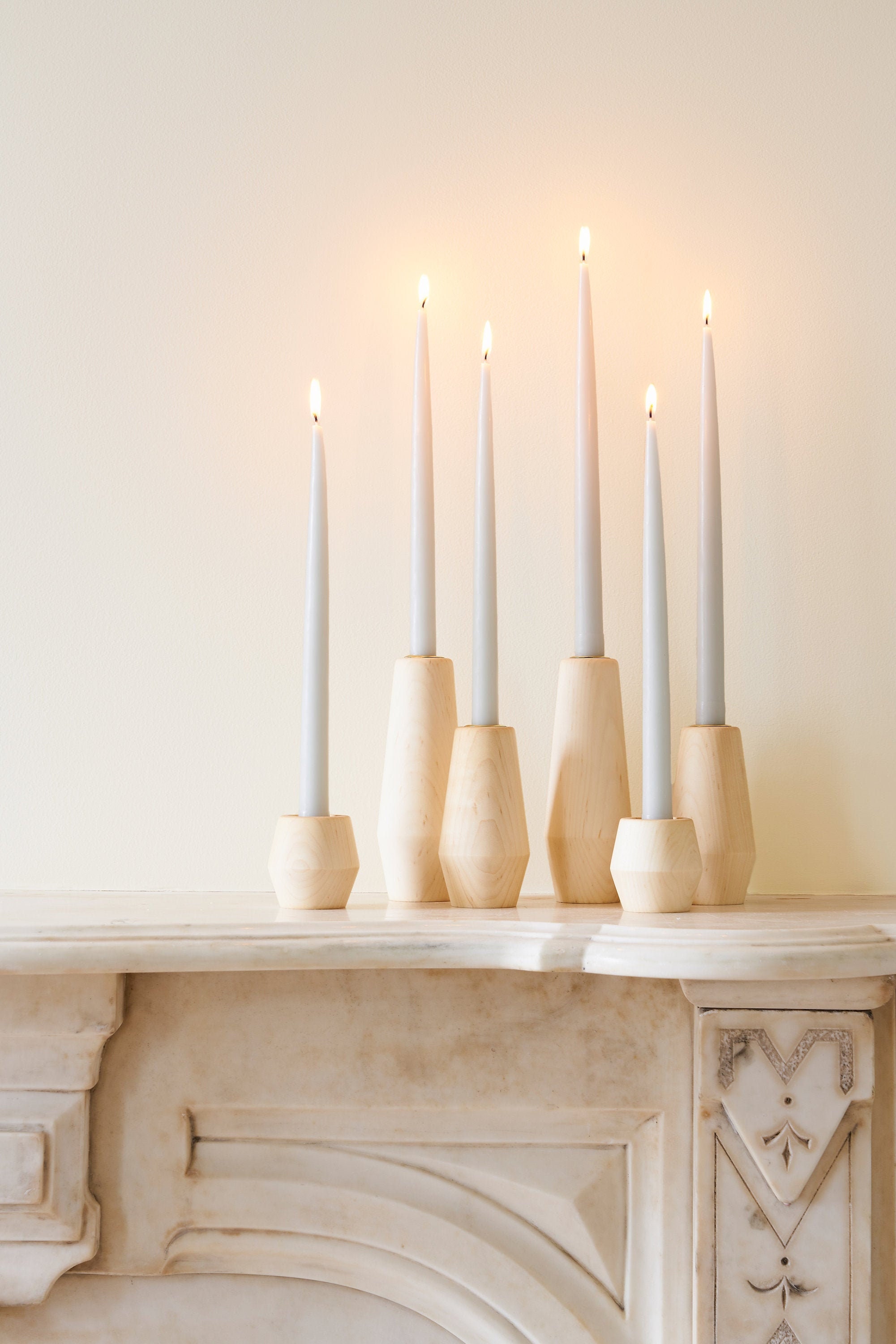 Bougeoirs Coniques en Bois Dur