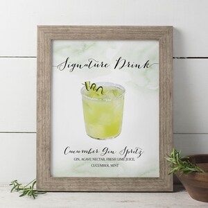 Puede incluir: Una ilustraci&oacute;n de acuarela de un c&oacute;ctel spritz de ginebra y pepino en un vaso con borde salado. La bebida est&aacute; adornada con una rodaja de pepino. El texto "Signature Drink" y "Cucumber Gin Spritz" est&aacute; escrito en cursiva. Los ingredientes se enumeran a continuaci&oacute;n: ginebra, n&eacute;ctar de agave, jugo de lima fresco, pepino, menta.