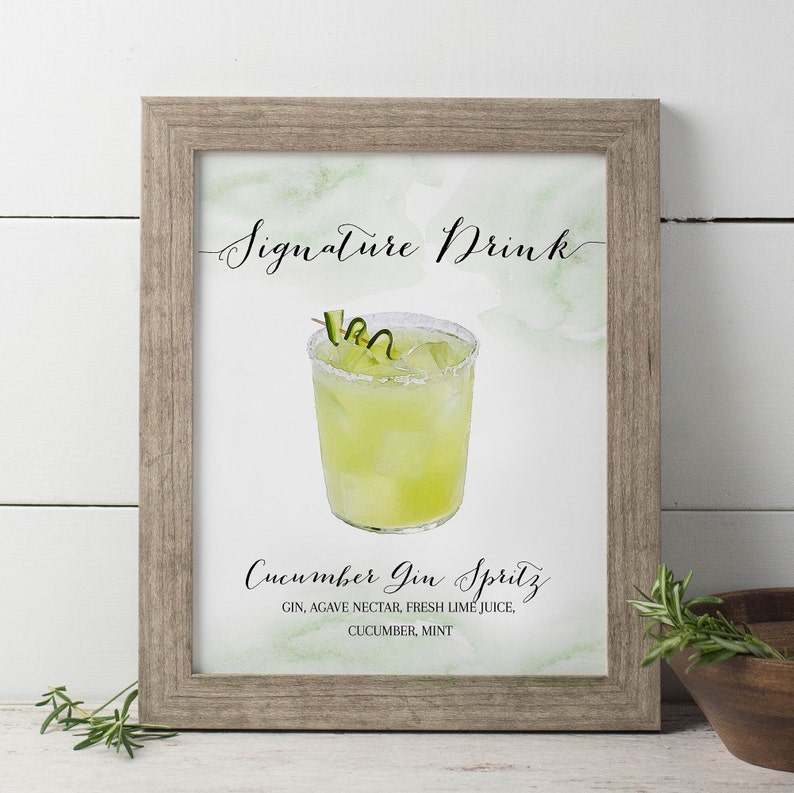 Puede incluir: Una ilustraci&oacute;n de acuarela de un c&oacute;ctel spritz de ginebra y pepino en un vaso con borde salado. La bebida est&aacute; adornada con una rodaja de pepino. El texto "Signature Drink" y "Cucumber Gin Spritz" est&aacute; escrito en cursiva. Los ingredientes se enumeran a continuaci&oacute;n: ginebra, n&eacute;ctar de agave, jugo de lima fresco, pepino, menta.