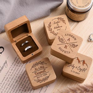 Boîte à bagues en bois à triple rabat, Boîte à alliances personnalisée, Boîte à bagues de fiançailles, Boîte à bagues pour porteur d'alliances, Support de boîte à bagues héritage, Boîte à bagues 2 emplacements