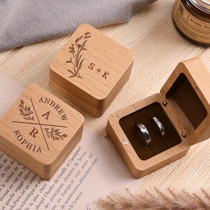Benutzerdefinierte Holz Hochzeit Verlobungsring Box, personalisierte Holz Ring Träger Box, benutzerdefinierte gravierte Verlobungsvorschlag Halter, gravierte Ringbox