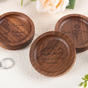 Personalized Wooden Ring Dish, Wedding Ring Holder, Engraved Wooden Name Ring Dish, Round Jewelry Tray, Wedding Gift for Couple, Bride Gift