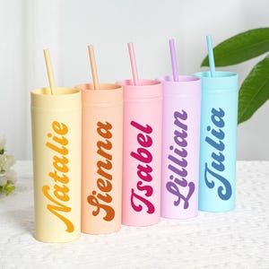 Personalisierte Brautjungfer Becher, benutzerdefinierte dünne Becher mit Stroh, Junggesellinnenabschied Gefälligkeiten, Mädchen Hochzeit Becher, Brautjungfer Geschenke