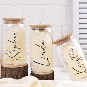 Personalisierte Eiskaffeetasse, kundenspezifische Brautjungfer Becher, Glasdose, Sodatasse mit Deckel und Strohhalm, Junggesellinnenabschied, Brautjungfer Vorschlag