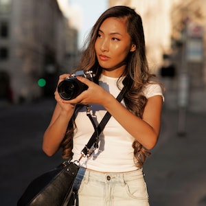 Bolso para cámara de piel de becerro granulada – Bolso de hombro discreto para viajes, DSLR, sin espejo