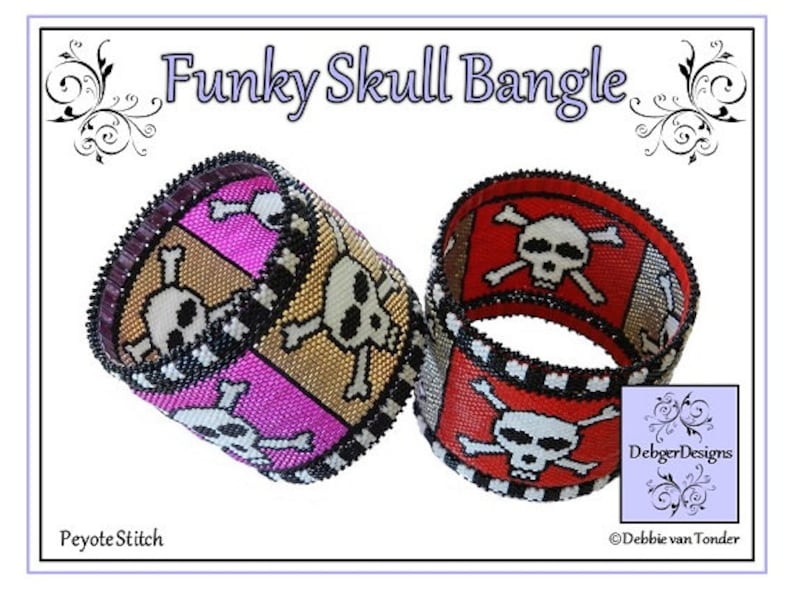 Puede incluir: Dos pulseras de cuentas con dise&ntilde;os de calaveras y huesos cruzados. Las pulseras est&aacute;n hechas con punto de peyote y presentan cuentas negras, blancas, rojas, doradas y rosas. El texto "Funky Skull Bangle" est&aacute; en la parte superior de la imagen. El texto "Peyote Stitch" est&aacute; en la parte inferior izquierda de la imagen. El texto "DebbiegerDesigns" est&aacute; en la parte inferior derecha de la imagen. El texto "Debbie van Tonder" est&aacute; en la parte inferior central de la imagen.