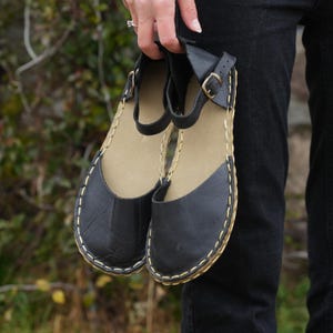 Handmade Black Leather Barefoot Sandals: Copper Grounding Shoes