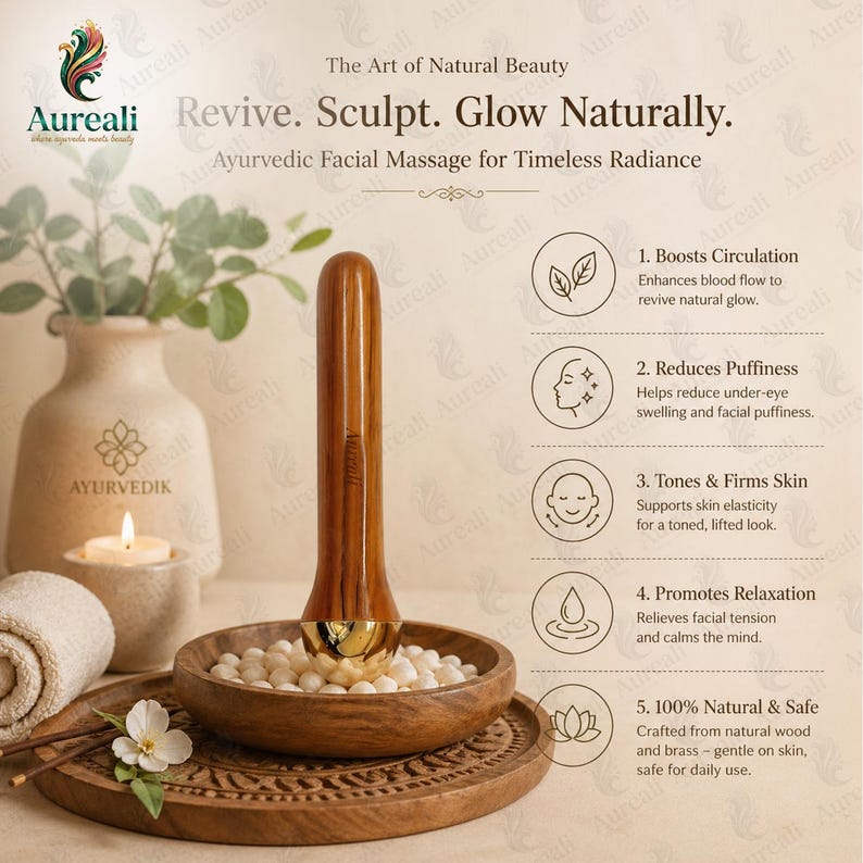 Puede incluir: Una herramienta de masaje facial ayurv&eacute;dica de madera con cabezal de lat&oacute;n, exhibida en un cuenco de madera con piedras blancas. La imagen incluye texto: Revive. Sculpt. Glow Naturally. Ayurvedic Facial Massage for Timeless Radiance.