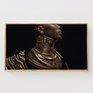 アフリカ人女性の肖像画テレビアート、フレームテレビ用の威厳ある黒人美女の壁アート、ドラマチックな文化的装飾、ムーディーなネックレス、デジタルダウンロード