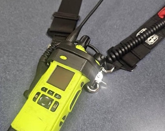 Motorola APX6000/7000XE Carrier Retrofit (NUOVO DESIGN ROBUSTO) con fori per anelli a D