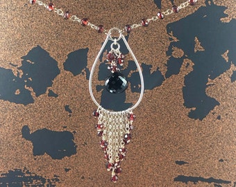 Boholux necklace garnet and black spinel