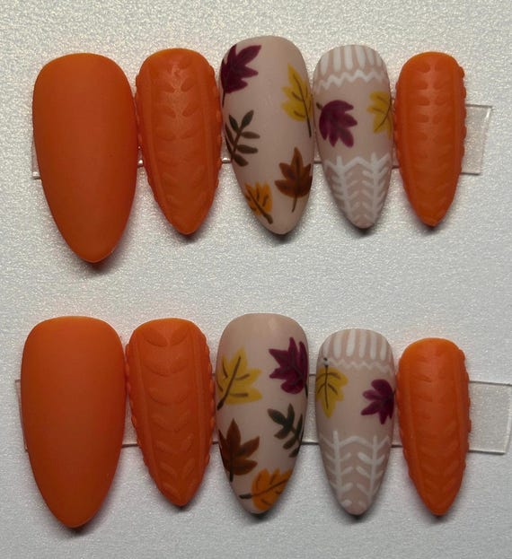 20 Fall Nail Ideas With Leaves, Plaid and Cozy Colors 9 Cozy Sweater Texture
