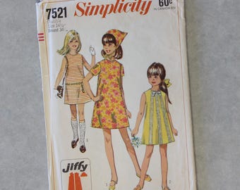 UNCUT Vintage 1967 Child Dress Pattern - Simplicity 7521 - 34 bust - Size 14 1/2 c
