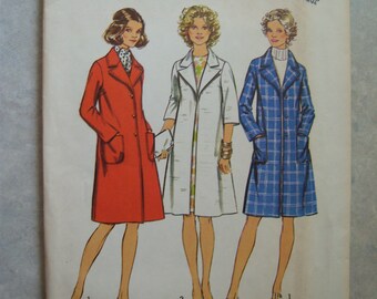 UNCUT Vintage 1973 Woman's Coat Sewing Pattern - Simplicity 5526 - 32 1/2 Bust - Size 10