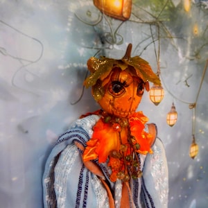 Boneca de bruxa de abóbora feita à mão: decoração de parede de outono para Halloween