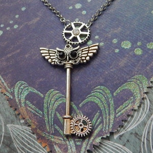 Steampunk Owl Necklace / Silver Owl Jewelry / Owl Key Necklace, Industrial Jewelry, Cosplay Necklace, Gears Necklace, Assemblage Jewelry