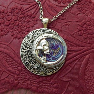 Collana con teschio e mezzaluna fatta a mano: ciondolo in argento punk gotico