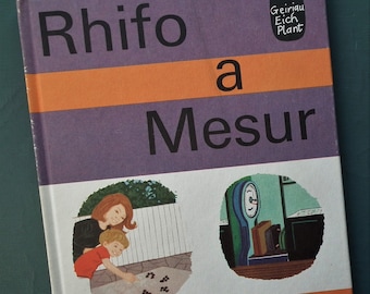 Vintage 1970s Welsh language children's book Rhifo a Mesur Ein Byd 1970 HB 1st R. P. A. Edwards & Vivian Gibbon illustrated by Hugh Chevins