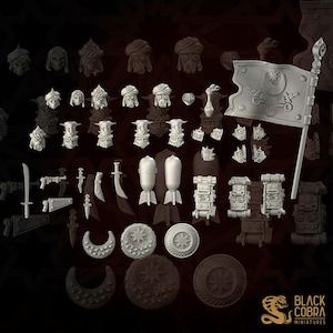 Könnte beinhalten: Eine Sammlung von Miniaturfiguren und Zubehör, darunter Köpfe, Turbane, Rucksäcke, Bomben, Schwerter und eine Flagge mit Mond und Stern. Die Teile sind in einer neutralen Farbe gehalten und eignen sich zum Bemalen. Das Logo von Black Cobra Miniatures ist sichtbar.