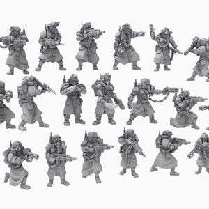 Può includere: Una collezione di figurine grigie in miniatura di soldati in tenuta da combattimento. Ogni figura è dotata di armi, elmetti e indumenti protettivi. Le figure sono presentate in varie pose d'azione, suggerendo una scena di battaglia.