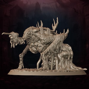 Könnte beinhalten: Beigefarbene Monsterfigur mit detailliertem, strukturiertem Körper. Die Kreatur hat mehrere Gliedmaßen, einen großen Kopf mit knollenartigen Merkmalen und eine fließende, organische Form. Der Hintergrund ist eine dunkle, ominöse Szene.