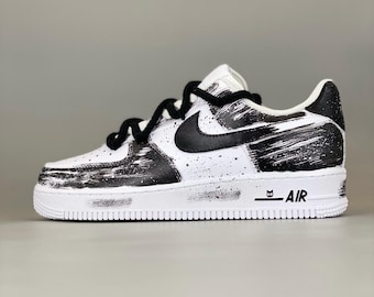 Zapatillas Air Force 1 personalizadas con estilo punk y grafiti / Zapatillas desgastadas / Zapatillas pintadas a mano / AF1 únicas en blanco y negro