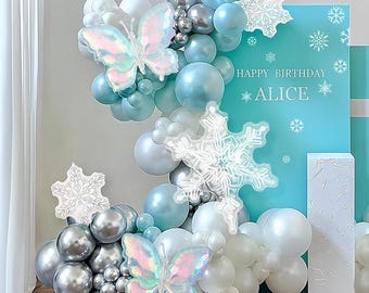 Kit de arco de globos de 110 piezas "País de las Maravillas Invernal" en azul hielo, plata y blanco.