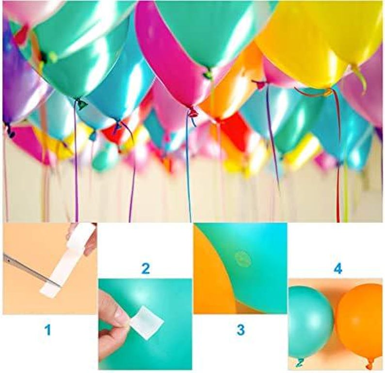Pu&ograve; includere: Una collezione di palloncini colorati nei toni del verde acqua, rosa, giallo e viola, con nastri. L'immagine mostra anche primi piani dell'applicazione del nastro adesivo sui palloncini.