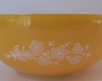 Pyrex Butterfly Gold 443 2.5 Qt. Bowl with Cinderella Handles -