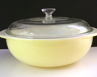 Pyrex Round Yellow Casserole Bowl with Clear Pyrex Lid