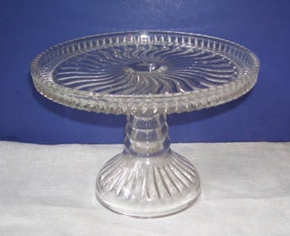 Vintage Pedestal Glass Cake Plate Serving Cake Stand Table Setting Wedding Gift Elegant Glass Serving Plate Out Door Wedding Cake Etsy Canada