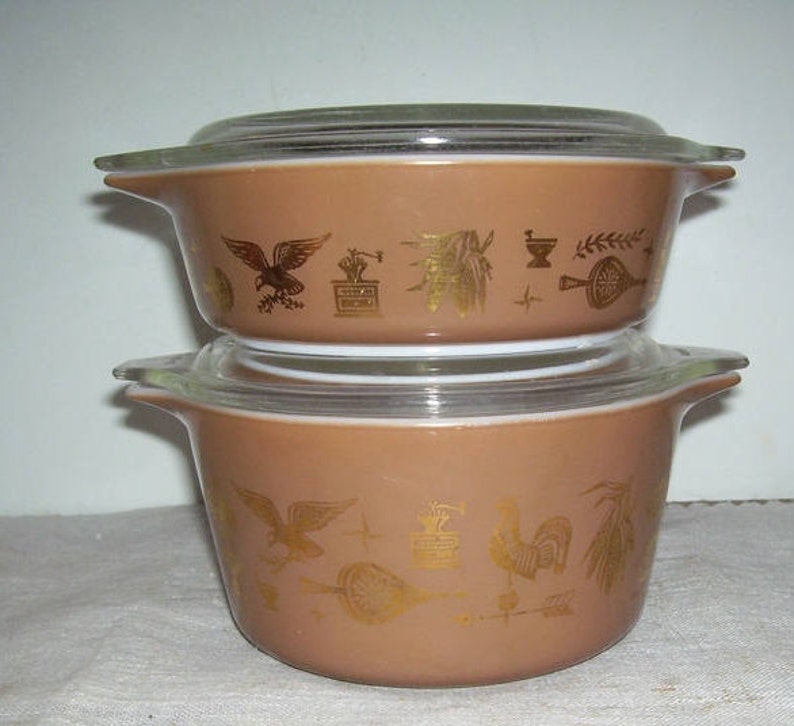 1 QT Size Early American Cinderella Pattern 473 Cinderella with Clear Lid, Pyrex 471 1 Pt 2 Vintage Pyrex Casserole Brown Bowls w Lids