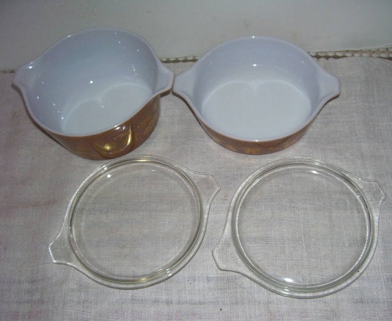 1 QT Size Early American Cinderella Pattern 473 Cinderella with Clear Lid, Pyrex 471 1 Pt 2 Vintage Pyrex Casserole Brown Bowls w Lids
