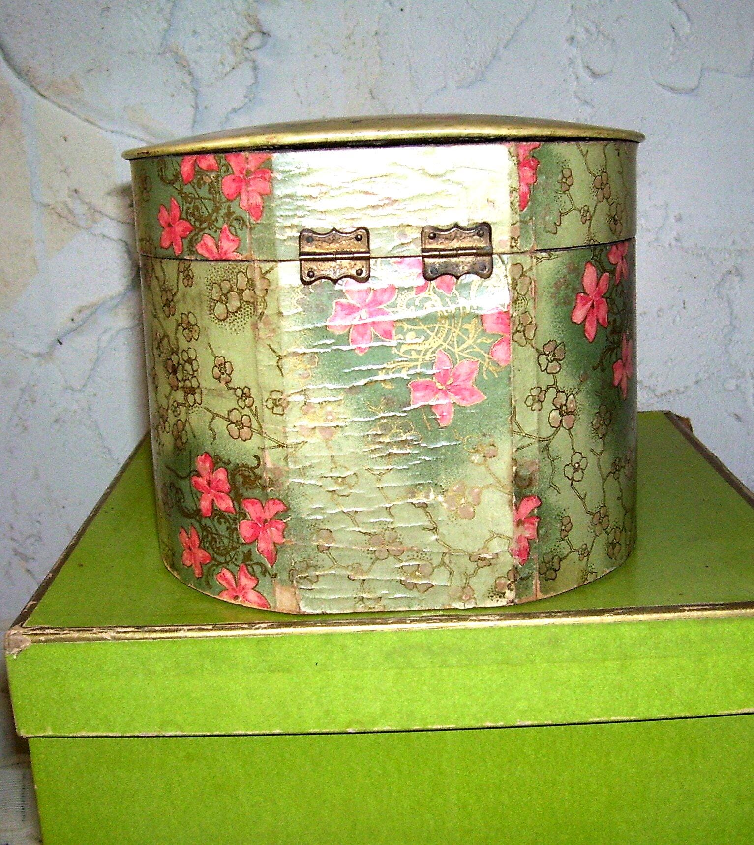 Antique Victorian Celluloid Collar Box With 4 Stiff Collars and Green ...