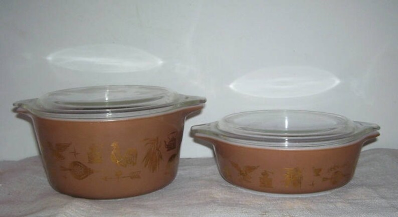 1 QT Size Early American Cinderella Pattern 473 Cinderella with Clear Lid, Pyrex 471 1 Pt 2 Vintage Pyrex Casserole Brown Bowls w Lids