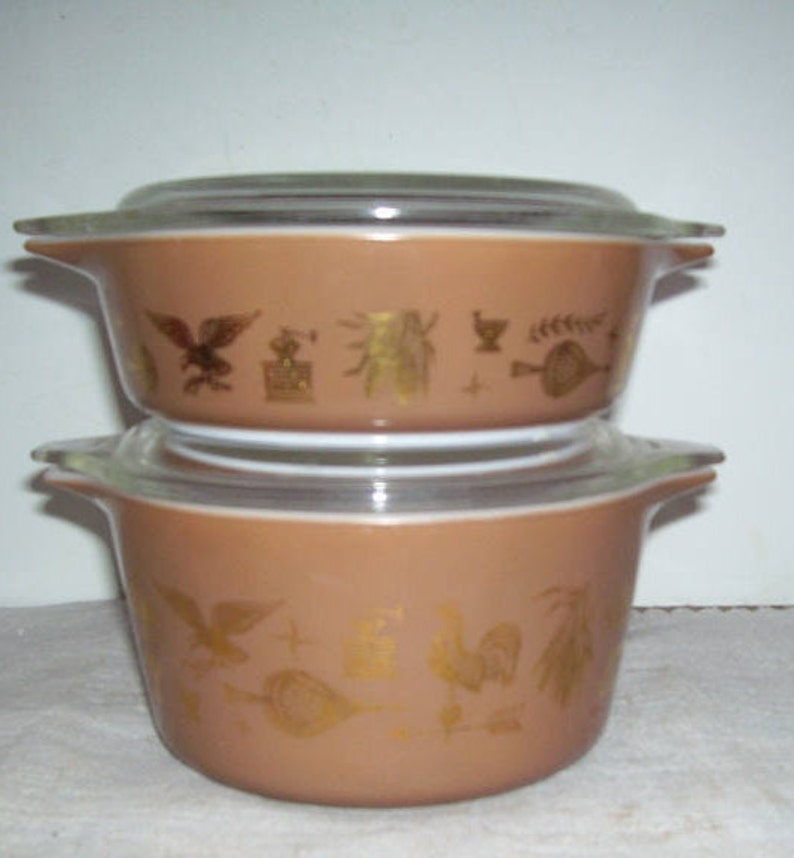 1 QT Size Early American Cinderella Pattern 473 Cinderella with Clear Lid, Pyrex 471 1 Pt 2 Vintage Pyrex Casserole Brown Bowls w Lids