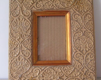 Vintage Ceramic Table Top Frame/ No Picture/ Fancy Frame/ Home Decor