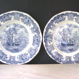 Puertos históricos antiguos de Inglaterra. Platos de cerámica coleccionables del puerto de Bristol, 10 pulgadas. Azul y blanco/ Velero.