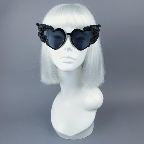 Black Filigree Skull Heart Shaped Sunglasses  display picture 1