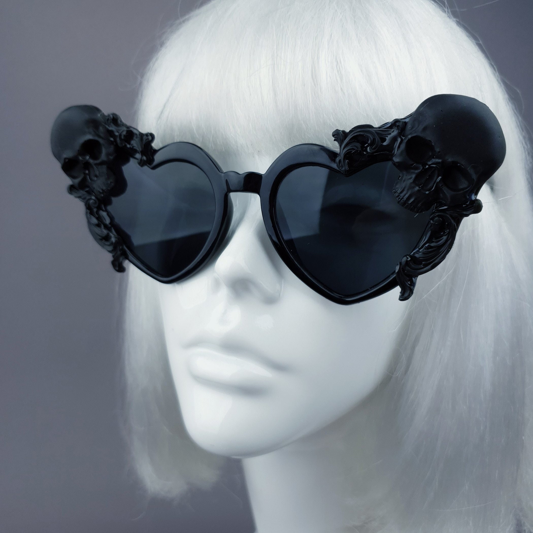 Black Skull Heart Shaped Sunglasses, Eccentric, Rococo  display picture 3