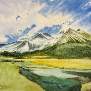 Acuarela alpina pintada a mano: paisaje de montaña nevada, pradera y arroyo / Escena natural firmada