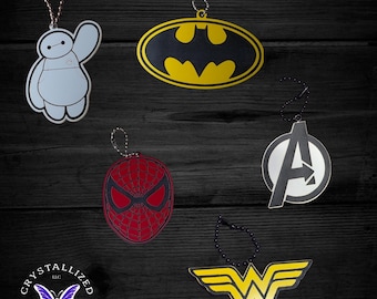 Llaveros de superhéroes y robots / Doble cara: Vengadores, Batman, Baymax, Spiderman, Mujer Maravilla