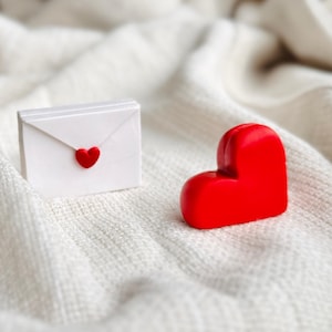 Ensemble de décoration lettre d'amour avec mini photos Polaroid imprimées personnalisées, ensemble de lettres d'amour, cadeau minimaliste symbolique, support Polaroid