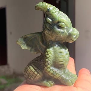 Green Quartz Crystal Dragon Figurine: Home Decor, Healing Stone