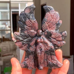 4.7&#39;&#39;+ Natural garnet angel,Hand carved Angel skull,Crystal angel skull,Quartz Crystal angel,Home Decoration Gifts,random 1pc